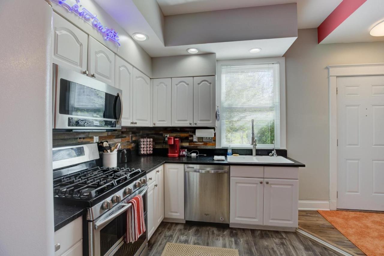 Hip And Spacious Midtown Cottage Near Beale Street メンフィス エクステリア 写真